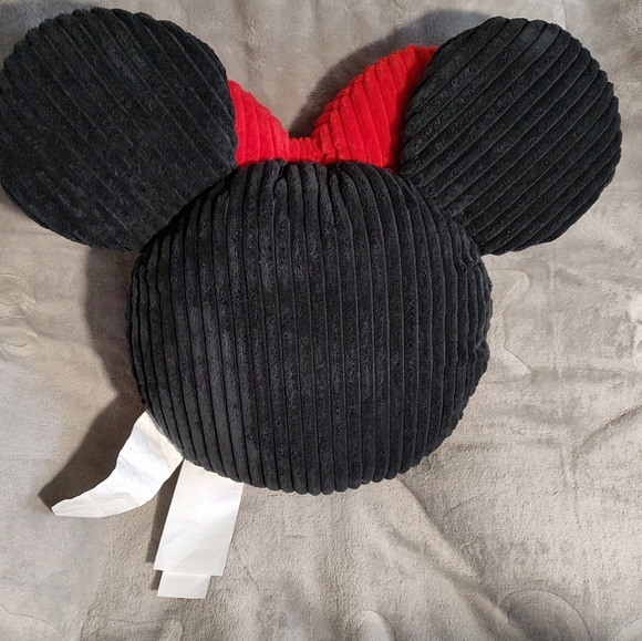 Minnie Mouse Shaped Throw - Picture 2 of 6